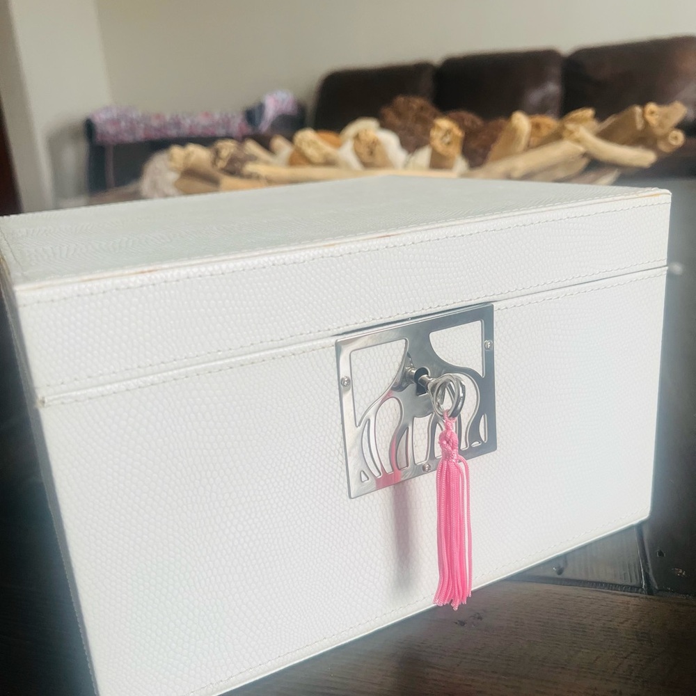 White Jewelry Box with Pink Tassel - Picture 5 of 6